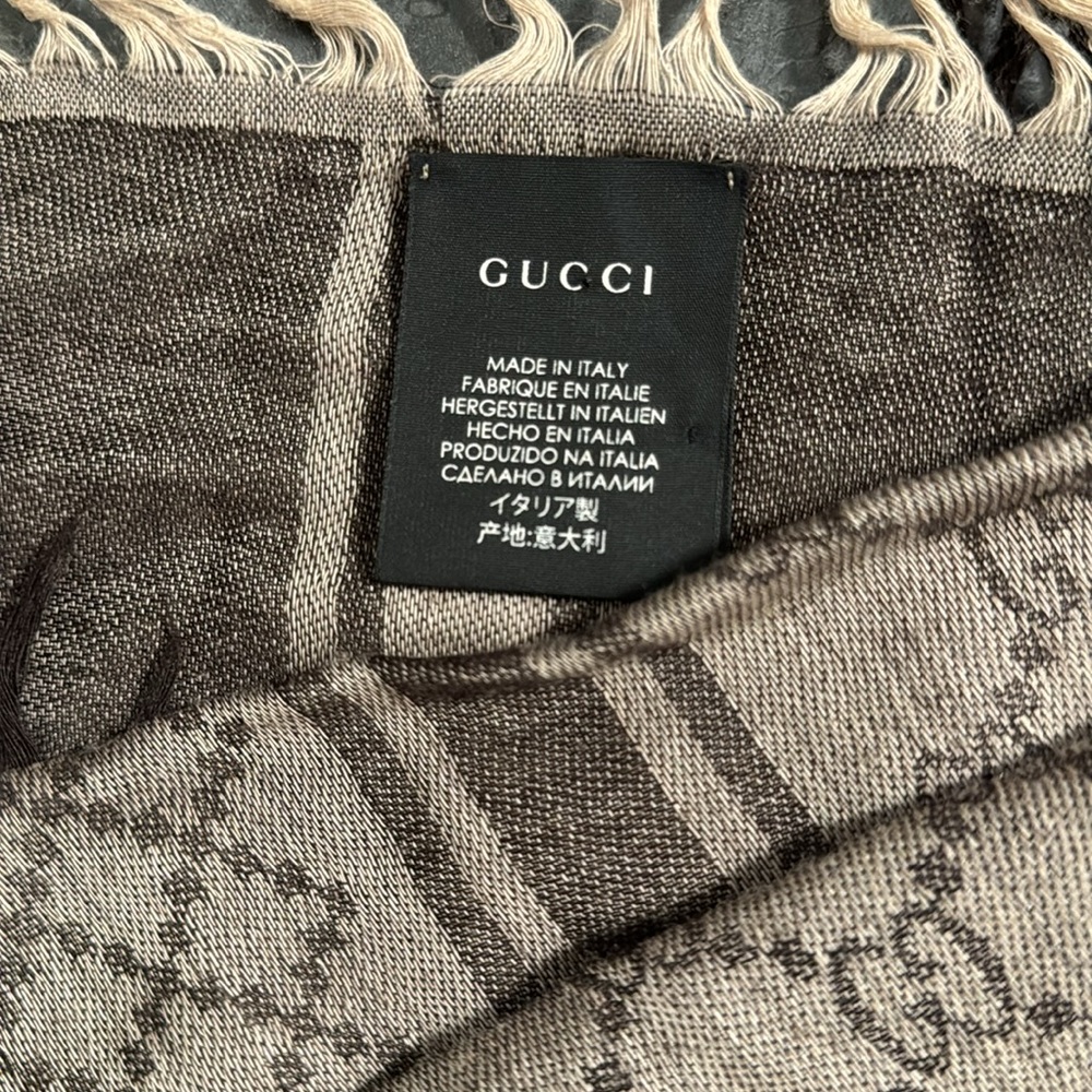 Authentic Gucci Jacquard Patter Scarf - Picture 3 of 5